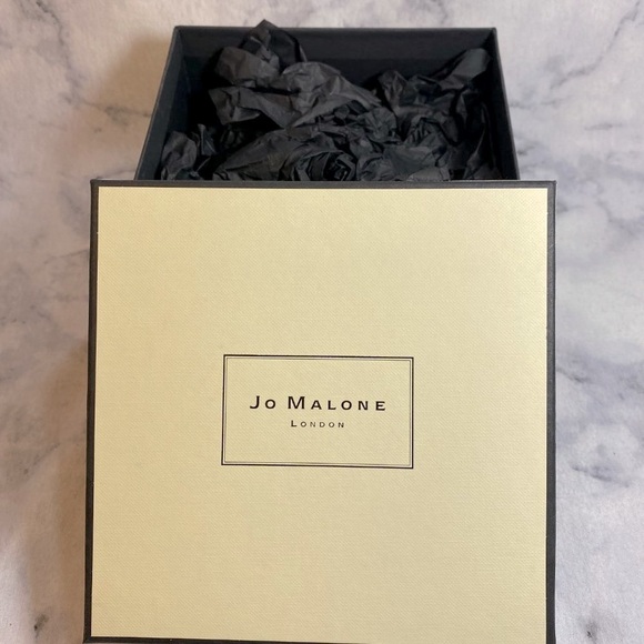 Jo Malone London Square Box, Empty Gift Box with Packaging , 6 x 6 x 3 in - NEW - Picture 3 of 8
